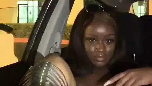 Sıcak genç abanoz tanrıça