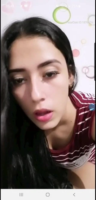 Tifanyroyas - yüz yüze sohbet, kedi gösterir