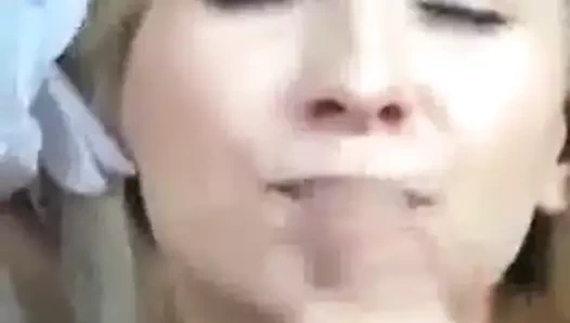 sarışın piliç sert vuruş bir yüz