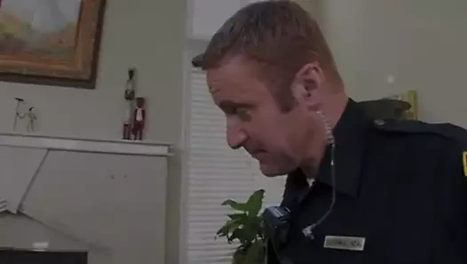 Busty bebek mason moore gets becerdin tarafından bir polis