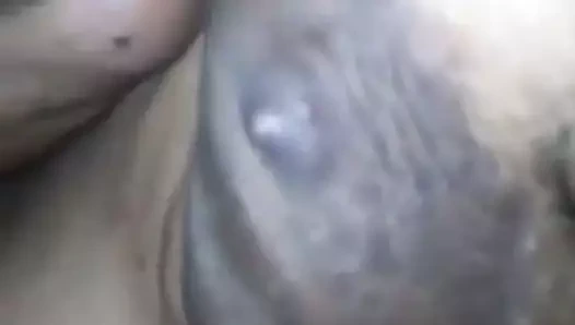 mi gordita sacando la lengua