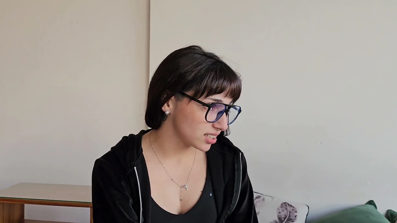 Gamer boys fuck her in her first amateur threesome
