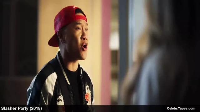 Kinsey wolanski, simona utangaç ve tek bovelli çıplak sahneler