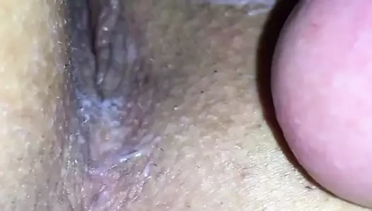 Karısını sikiyor ve bir film izliyor