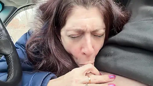 Döl emiyor ve yutuyor