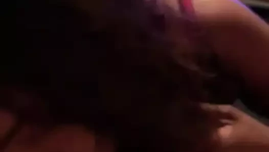 Afrika fahişe beyaz adam berbat ve onu boşalmak yapar