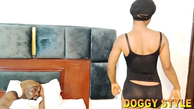 Komşu kızım onu sikerken karpuz gibi fışkırtıyor