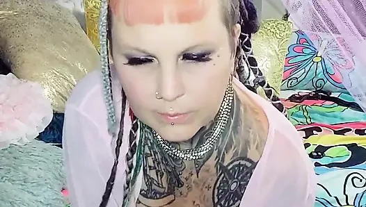 Güzel sıkı amcık iyi masaj alıyor