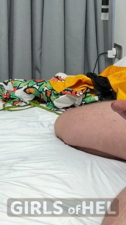 En ateşli ırklararası oral seks - esmer yarak emici onu boşaltmak için elinden geleni yapıyor | Bölüm 1