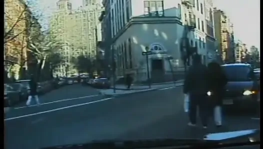 Şehir trafiğinde onu arabada küçük düşüren sapık ile banliyö kızıl saçlı araba sikişiyor