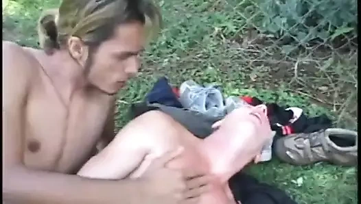 Kayıp takımın oyuncusu won crew üyesinin sert yarağı için götünü açmalı