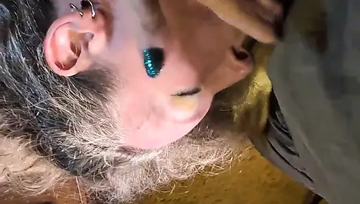 Vibratöründen orgazm oluyorken yarağımı emiyor