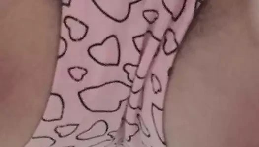 Sınıfta masanın altında kıllı amcığıma mastürbasyon yapıyorum