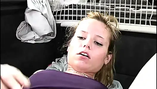 Sıkı göt deliğinden lavman seksi ve büyük lavman