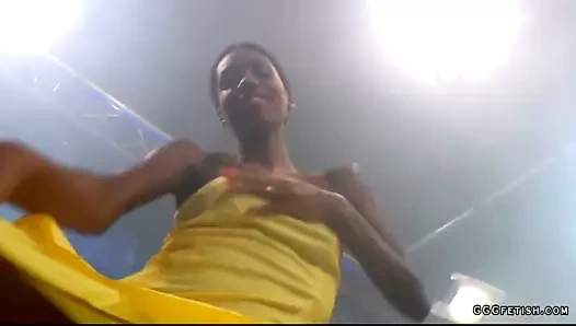 Abanoz bebek zara gösterileri boşalmak içinde ağız ve darbeler