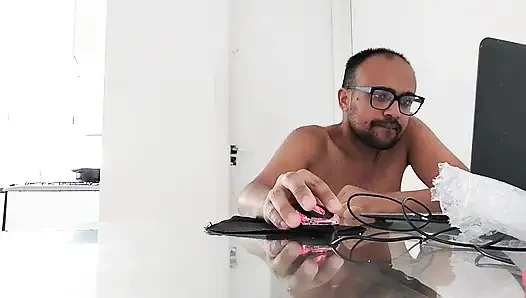 Büyük ve tabii ki bacaklarını açarak bu kurbağayı göstermek için güzel bir çift.
