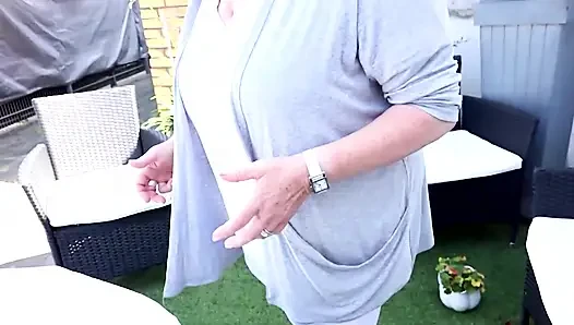 Doğal büyük memeli tombul orta yaşlı seksi kadın sikişiyor