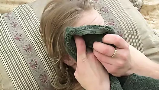 Secretly with the grandpa next door! She's young and pretty!