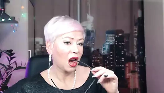 Sarışın üvey annenin meme uçları orgazm ve yakın çekim amcık var!