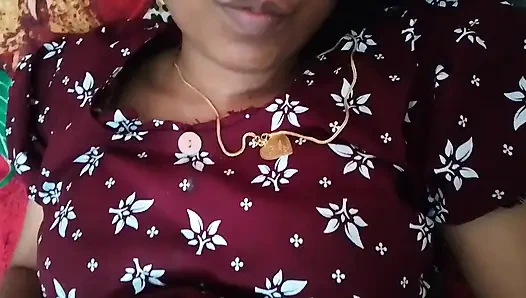 Tamil evli kadın evde ayaklarıyla kocasının penisini uyarıyor