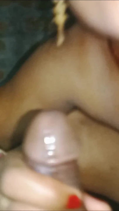 Hintli kadın hintli köylü kocası Lund Chusnai ile oral seks yapıyor ve döl içiyor. Karımın teyzesi mastürbasyon yapıyor | Klip 1