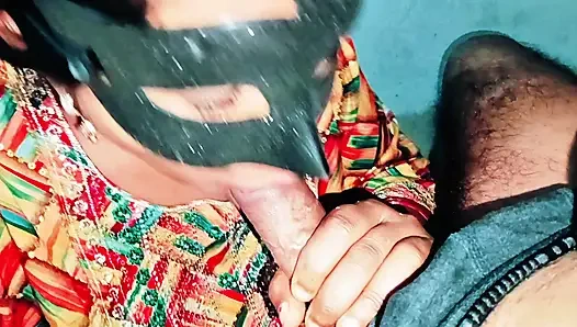 Hintli yengenin ağzına boşalmalı sakso videosu