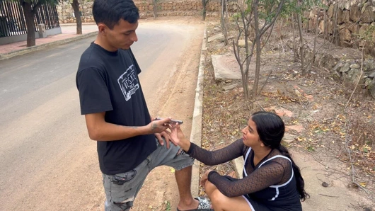 Meçhul kız ona telefon vermem karşılığında prezervatifsiz benden istiyor içine boşaldım