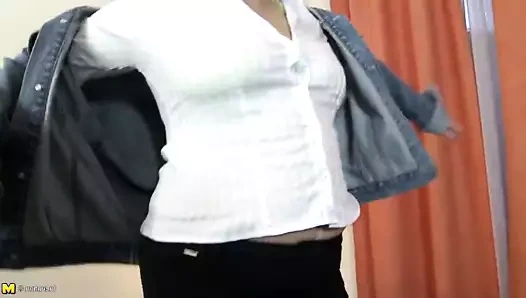 Gerçek olgun annenin iyi bir sikişme ihtiyacı var