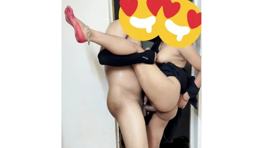 Hintli desi üvey kız kardeş üvey erkek kardeşiyle ayakta sikişirken yakalandı