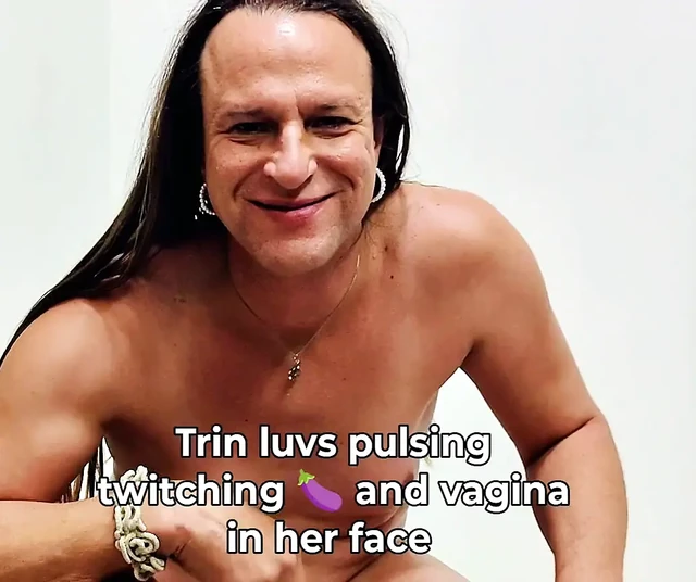 Kadın kılıklı yaraklı sürtük