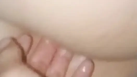 Pürüzsüz vücutlu üniversiteli kız dar götü orgazm oluyor