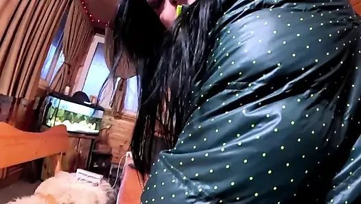 Green Downjacket sigara içmeyi azdırıyor, aşağılıyor ve dağınık döl oyunu