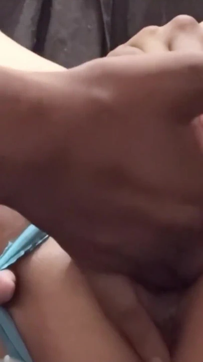 Amını o kadar iyi yedim ki fışkırttı, parmaklarım ele geçirdi açıklama: derin tutkulu amcık yalama seansı... | Klip 1