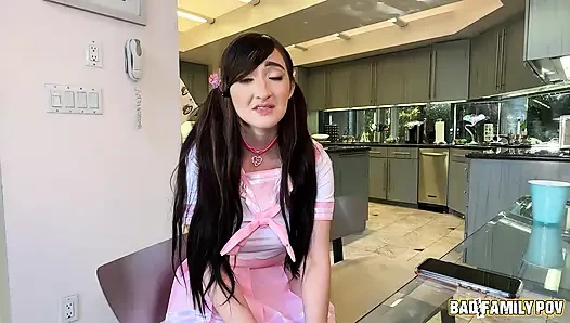 Badfamilypov - hijastra Tifa Quinn saluda a su padrastro con una sorpresa traviesa