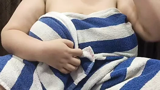 Parmaklar ve kullanılmış yapay penis (gerçek çığda isteyen herkes mevcut)