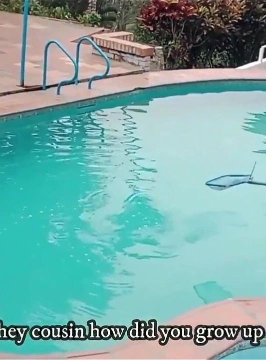 Havuz günü, halka açık seks ve dölleme! Üvey erkek kardeşimin büyük yarağı havuzda amımı parçalıyor