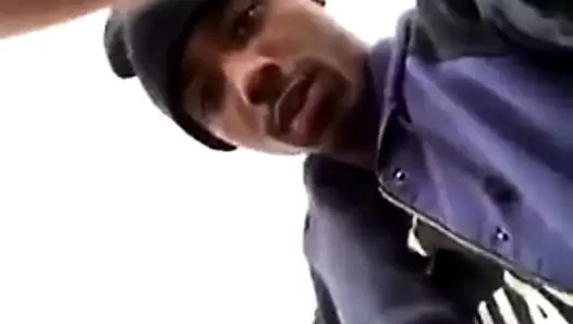 Büyük yaraklı adam