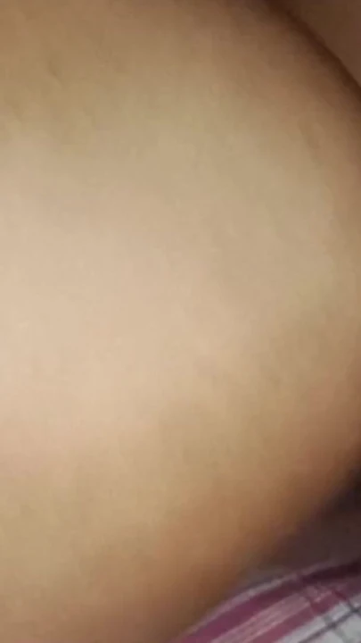 Büyük götlü esmer orta yaşlı seksi kadın domalarak sikiliyor | Klip 1