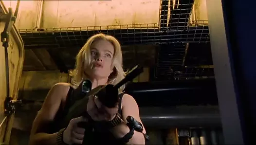 Erika eleniak - dracula 3000 (2004)