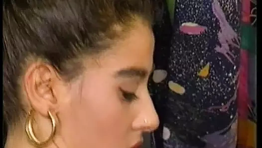 jetzt komm ich und spritze beiden schlampen ins gesicht