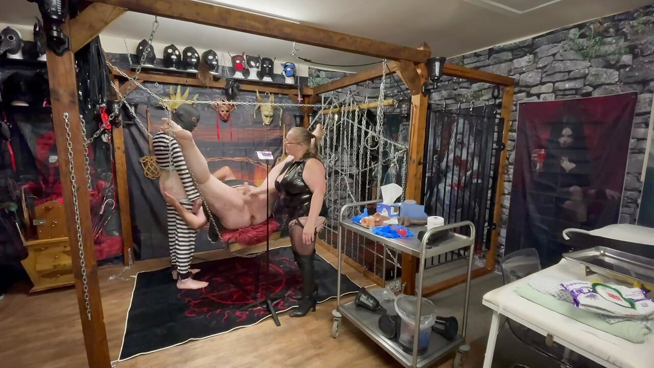 Part 6:- Lanista Bear & Domina Satana's first session with Well hung. Inc cumshots