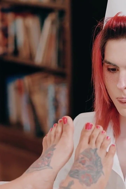 Büyülenmiş - MILF Doktoru Hemşire İnzivasında Toplu Seks Orjisine Başladı!