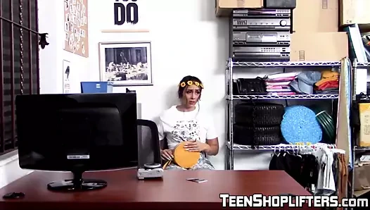 Esmer tatlı sikikleri polis sonra çalmak ve sorgulama