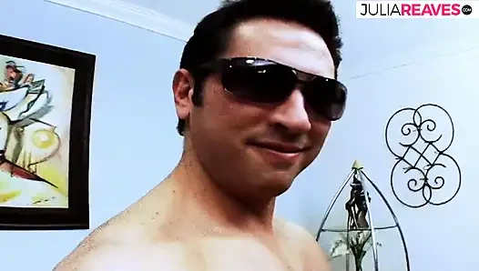 Me encanta tener dos pollas abriendo mi boca