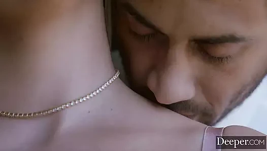 Derin. Muhafazalı kadın Kendra başka bir adamla serbest bırakılmasını buluyor