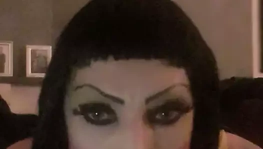 Edepsiz fahişe dildo emiyor