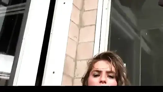 2 zenci adam tarafından döllanan Naomi'den film akışı