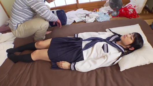 Yaşlı adamla siyah saçlı masum kız ders dışı bir sınıfa sahip - mitsuki nagisa