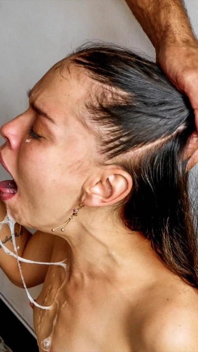 Minyon latin canavar yarakla duvara karşı gırtlağına kadar alıyor bakış açısı | Klip 1