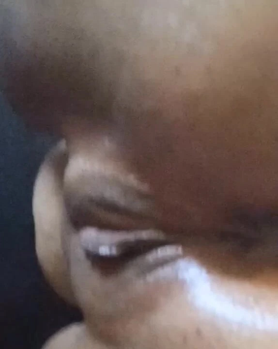 Смазанная маслом и готовая к жесткому извращенному развлечению